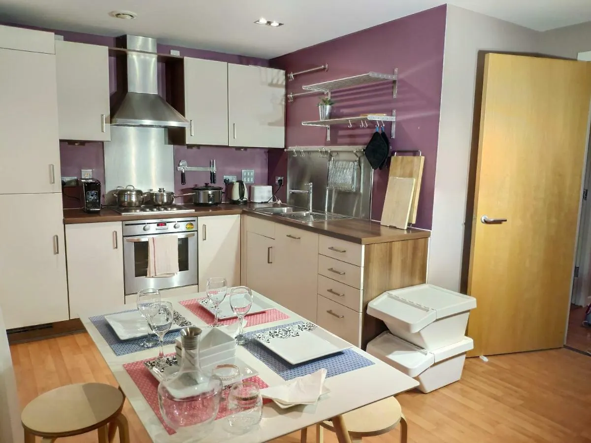 Western Harbour View Apartment Эдинбург