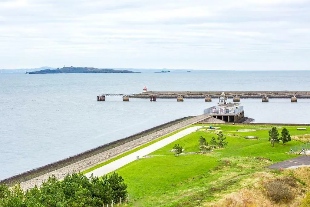 Western Harbour View Apartment Эдинбург